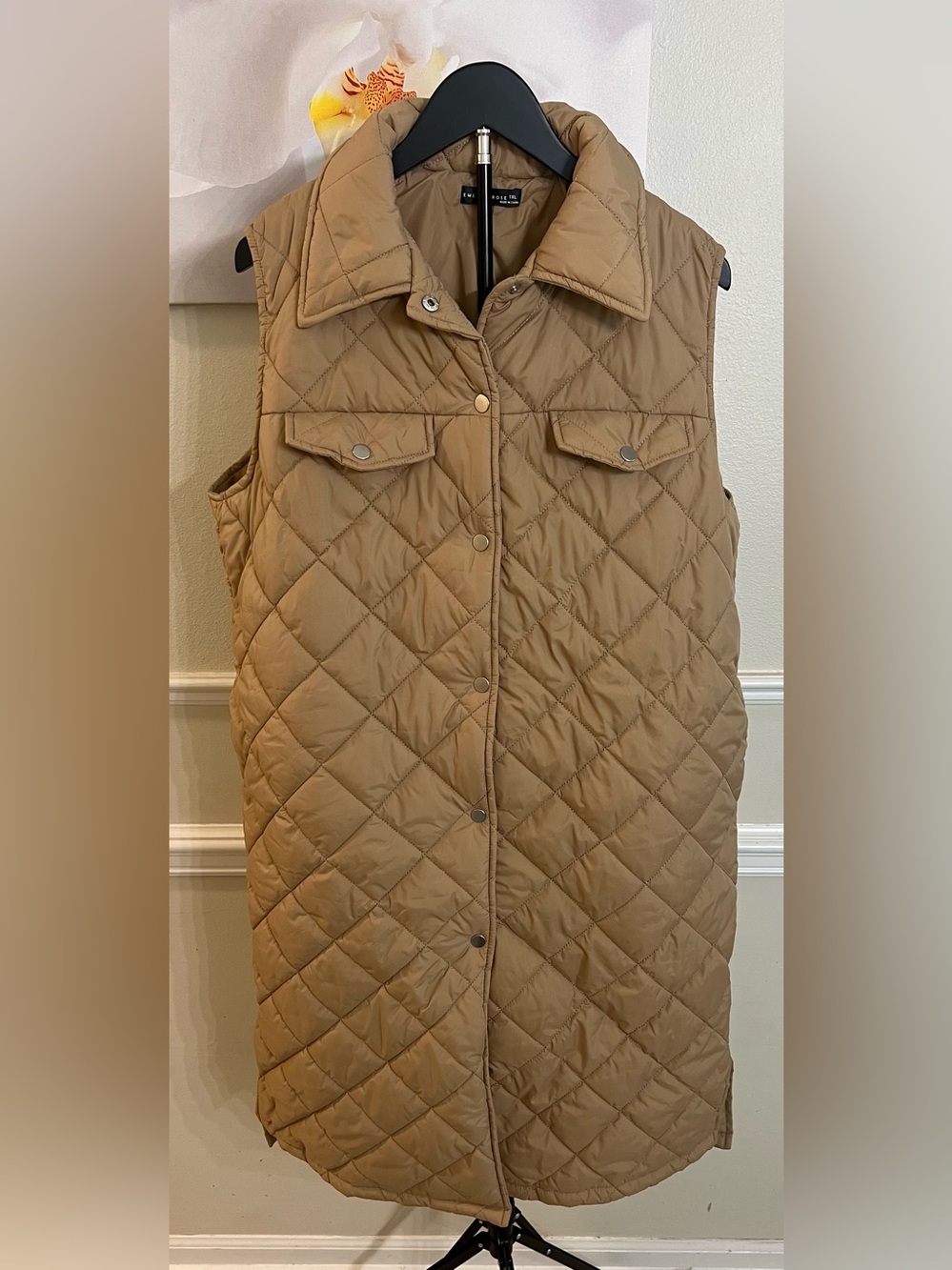 Women’s Tan Snap Button Up Front Long Sleeved Quilted Vest Coat! Size 1XL.